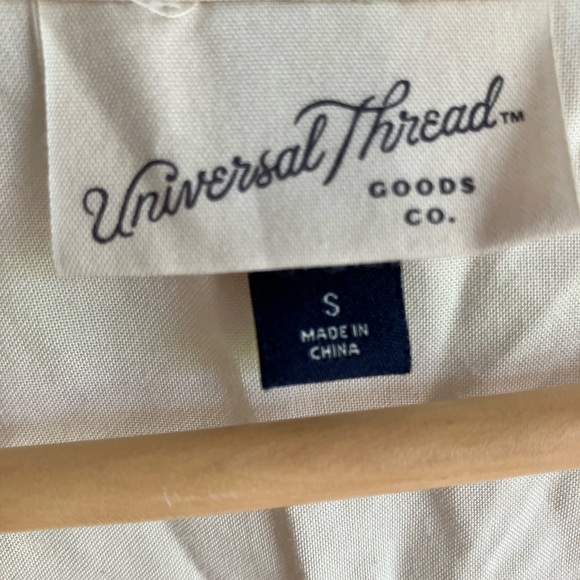 Universal Threads Ruffle Blouse - Picture 5 of 7